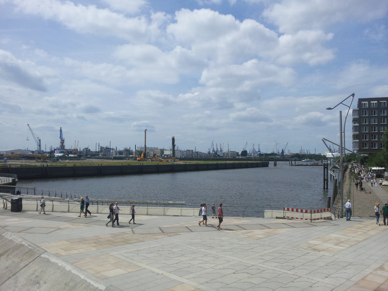 Marco Polo Terrasse und das noch unfertige Ensemble am Grasbrookhafen.