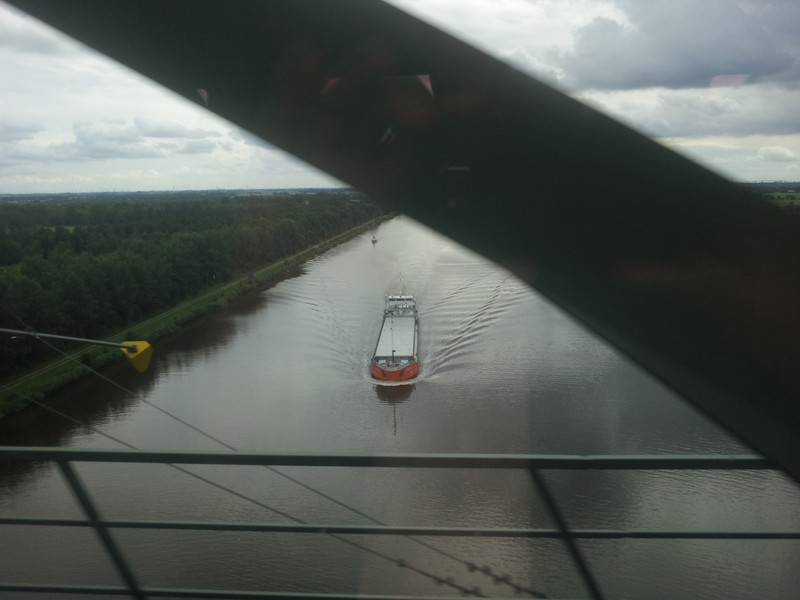 Mit dem Zug über den Nord-Ostsee-Kanal.