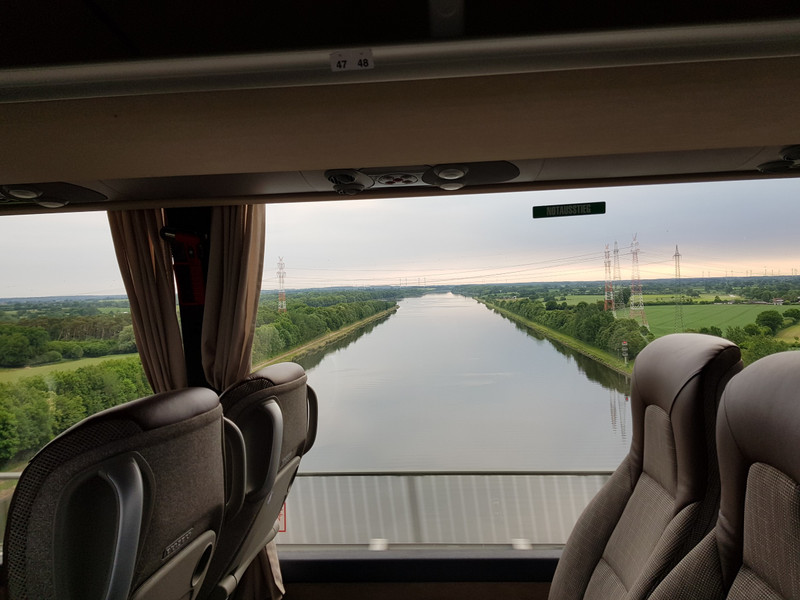 Überquerung des Nord-Ostsee-Kanals.