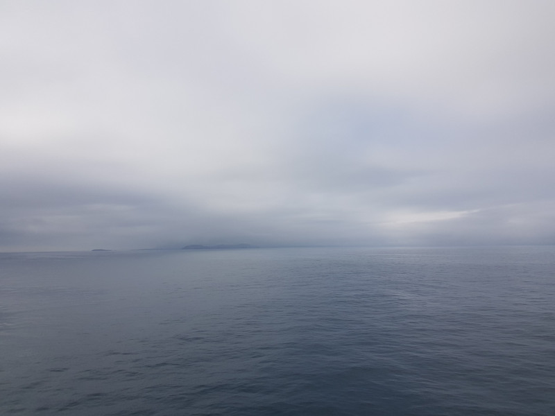 Vorbeifahrt an den Shetland-Inseln.