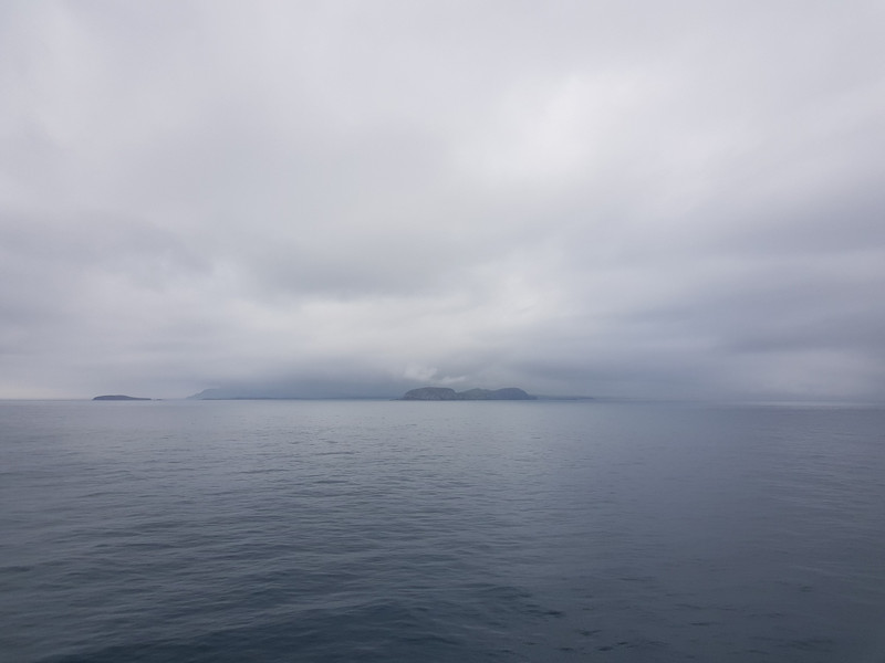 Vorbeifahrt an den Shetland-Inseln.
