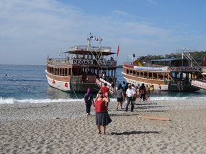 Boat cruises from Ovukirk beach