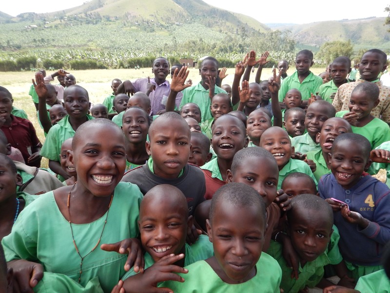 Children from Nyamuyanja Primary School