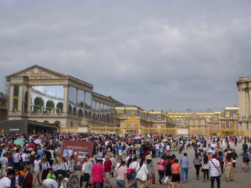 The queue at Versailles