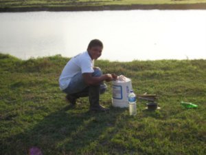 Ramon preparing the bait for piranha fishing