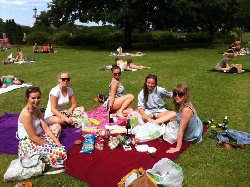 Battersea Park Picnic with WAAPA friends