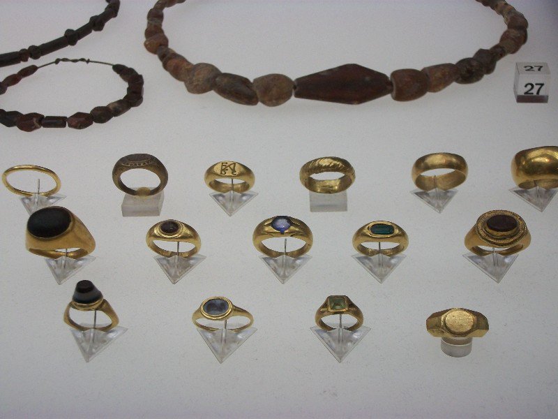 Ringe und Halskette