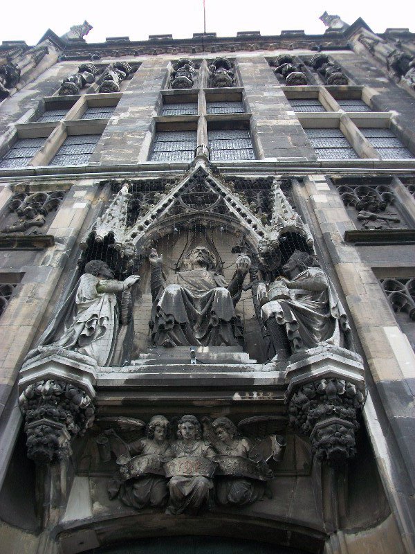 entrance to rathaus