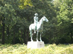 horse statue 2