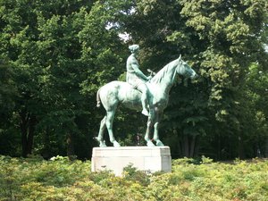 horse statue 3