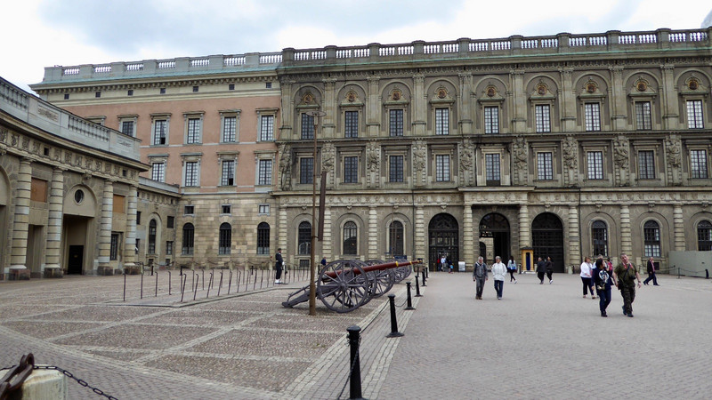 La cour du Palais Royale .