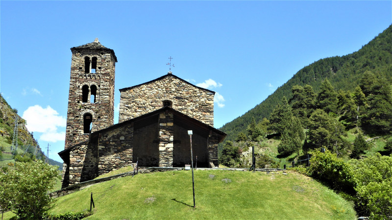 une église en montagne