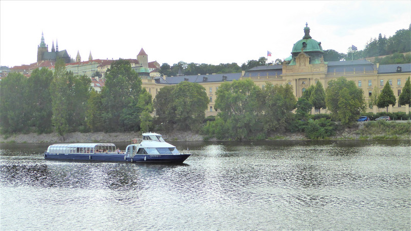 la Vlatava et le château