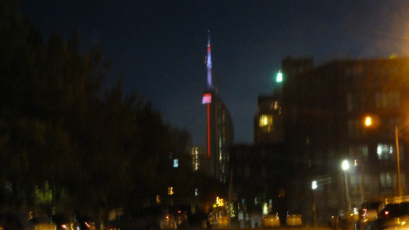 CN tower de nuit