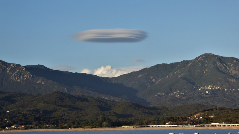 drole de nuage en Corse