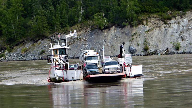 le ferry sur le Yukon