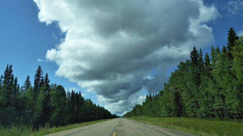 le nuage suit la route