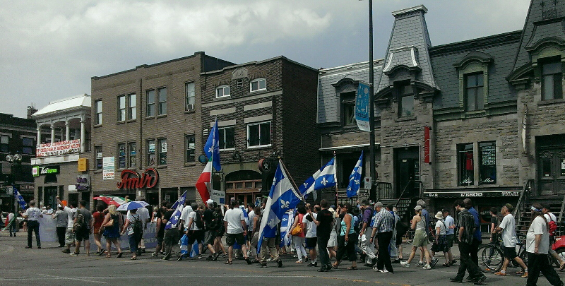 Un groupe de souverainistes québécois le même jour dans ma rue!