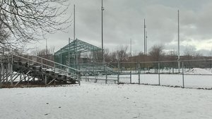 Terrain de baseball enneigé au parc Laurier, tout prêt de chez moi