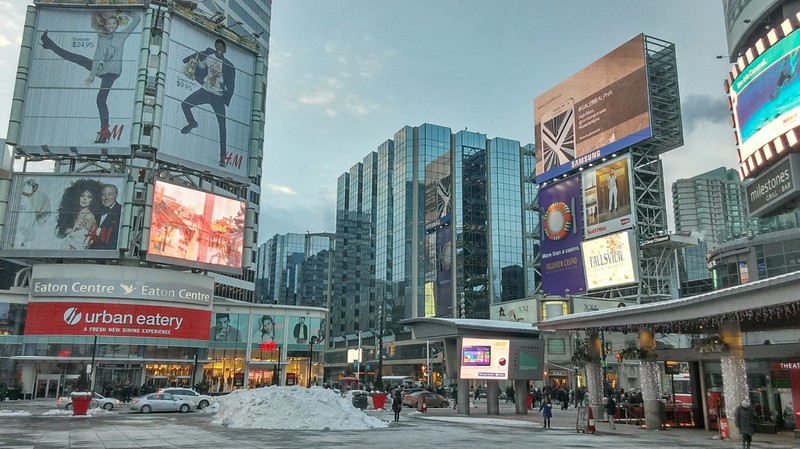 Dundas Square, place centrale de Toronto