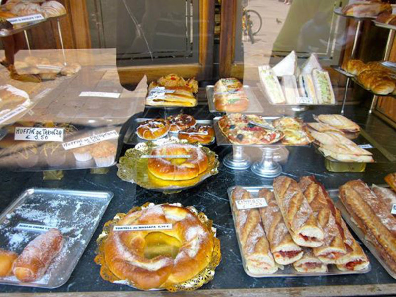 Tasty pastries and warm baguettes to-go