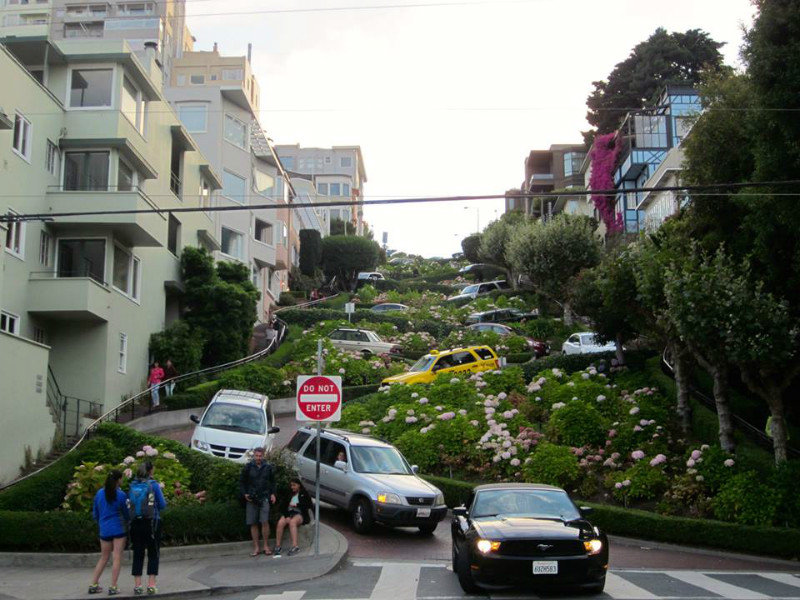 Lombard St from the bottom