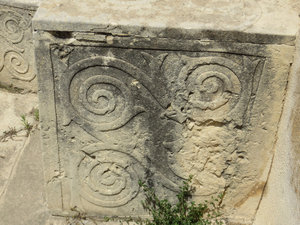 circular detail carving decorations