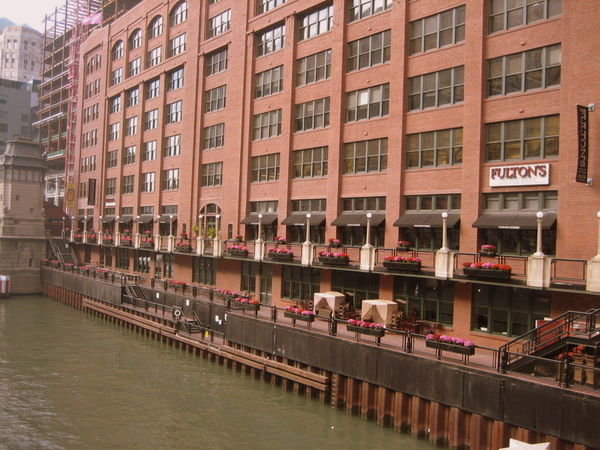 Quaint-looking building by the Chicago River