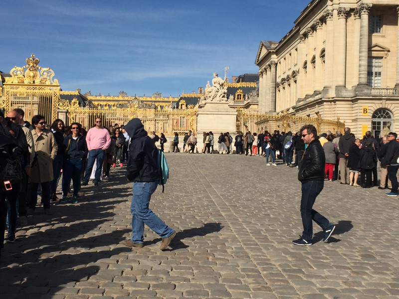 Versailles crowds
