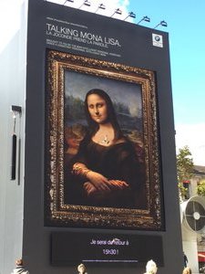 Talking Mona Lisa - outside the Pompidou 