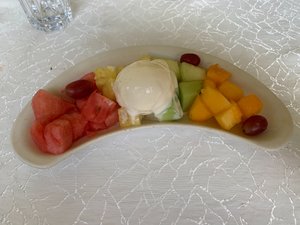 Fresh fruit and ice cream 