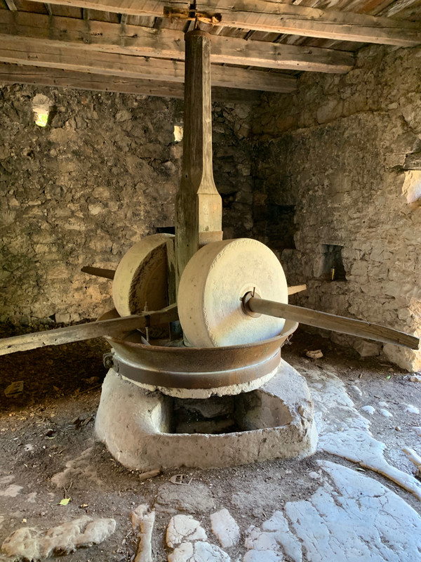 Communal olive oil mill