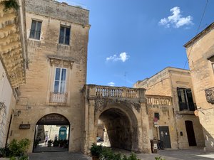 Lecce buildings and archway 