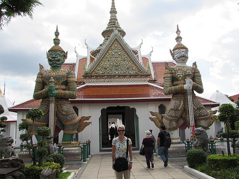 Lori in front of the Temple next to Wat Arun
