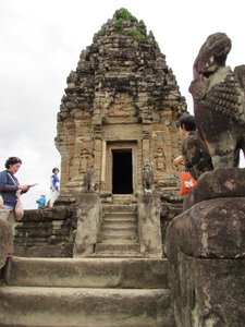 Bakong tower