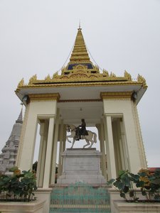 King Norodom Sihanouk statue
