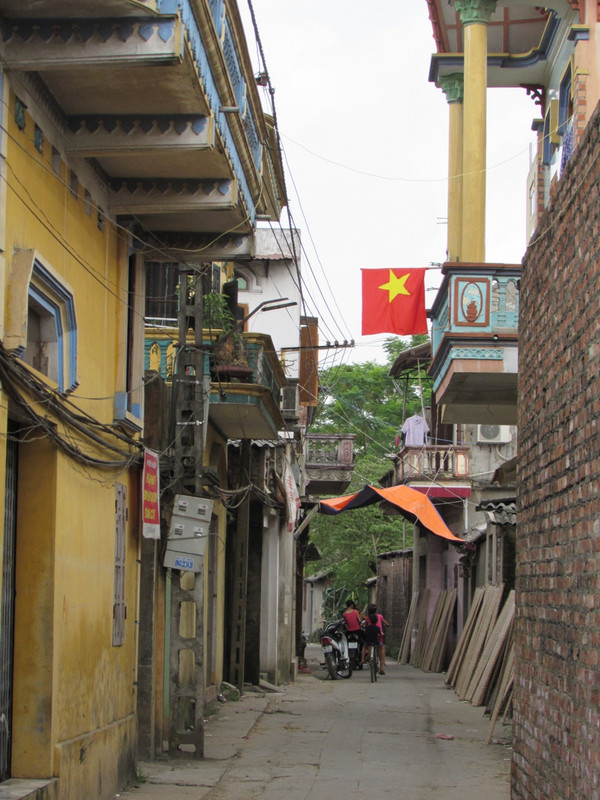 Tho Ha Village street