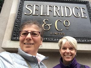 Selfie in front of Selfridge sign