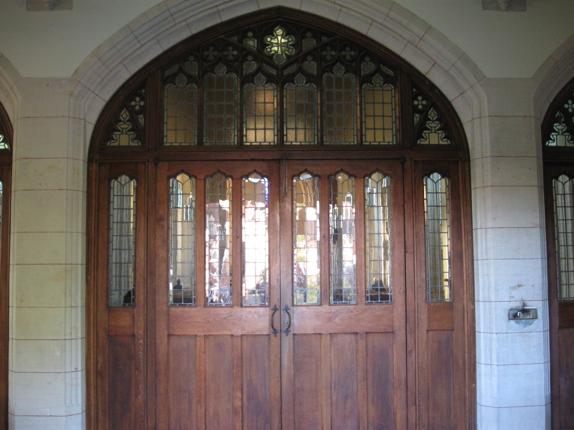 Abbey door | Photo