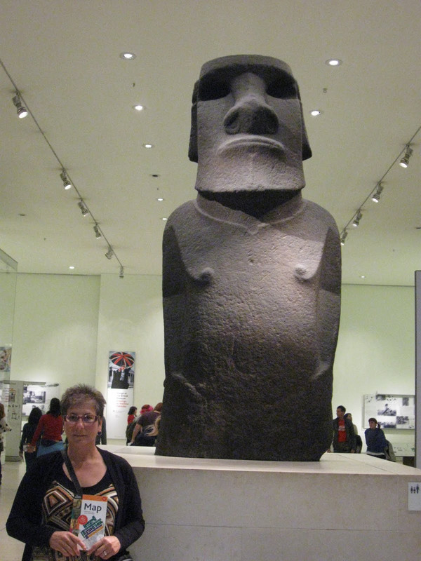 Susan in front of Easter Island figure
