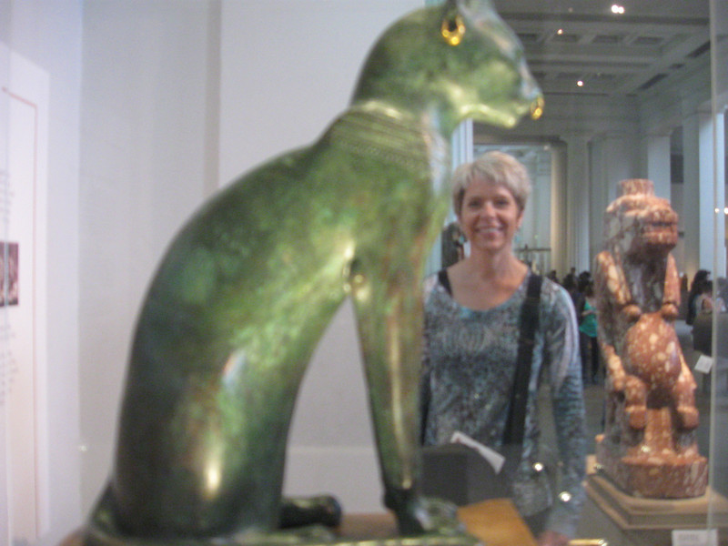Lori and Egyptian cat statue