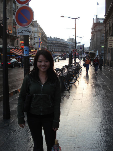 Robyn outside Gare de Nord