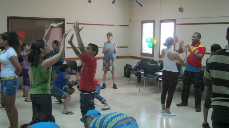 Kim leading workshop at the Martin Luther King, Center in Havana