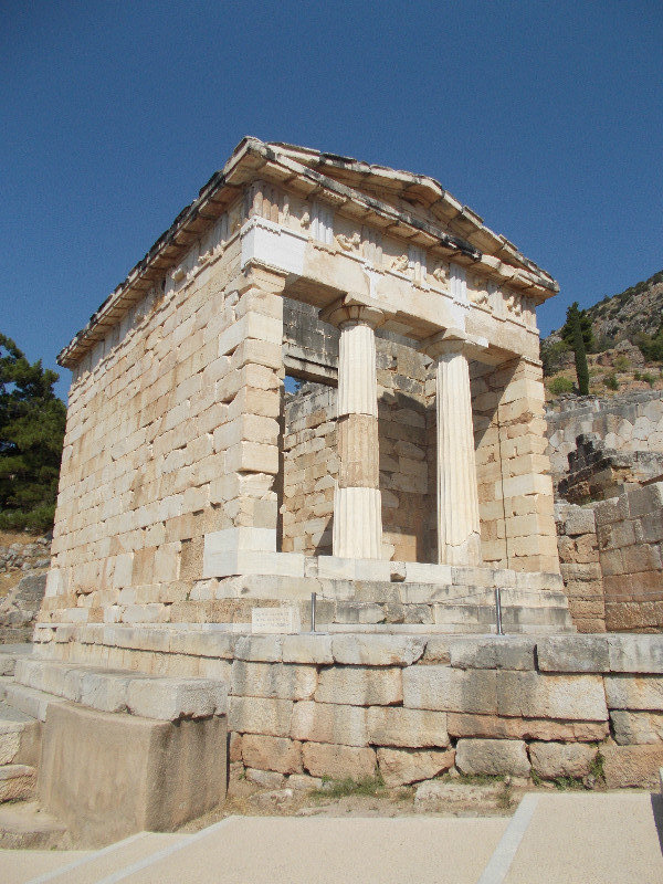 Temple des Athéniens - Delphes