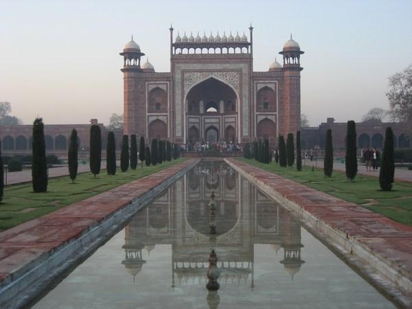 Entrance buiding to the Taj