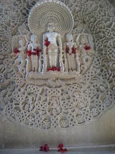 carvings inside Ranakpur
