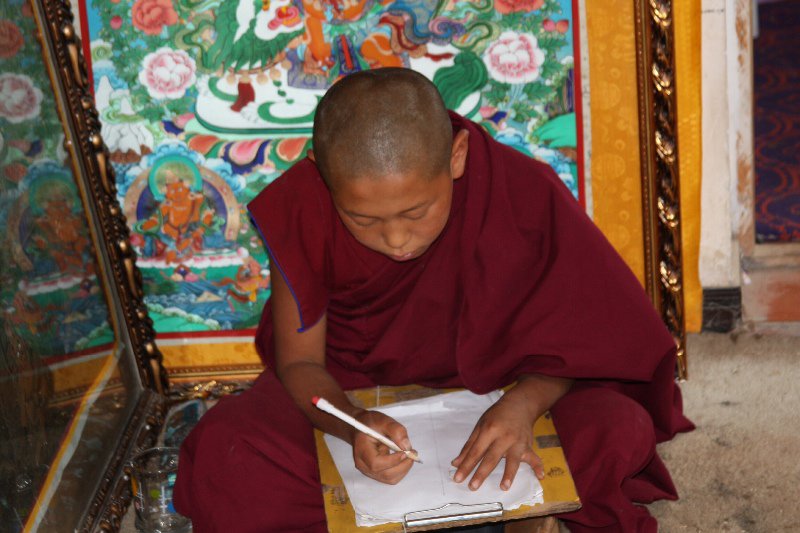 Wutun Lu - an ancient Tibetin monastery - painting the Thrakhas