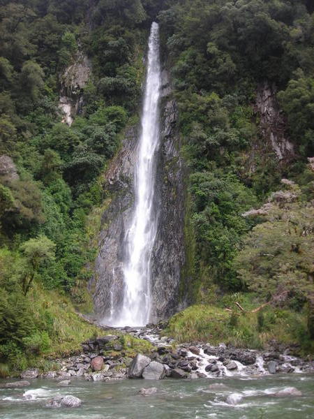 Waterfalls somewhere in the mountains between Haast and Makarora