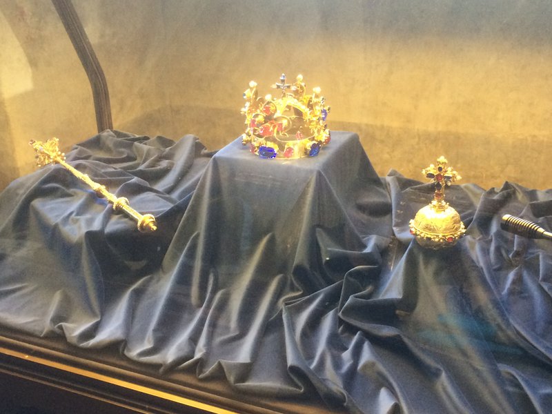 The Wenceslas Crown and other king's objects