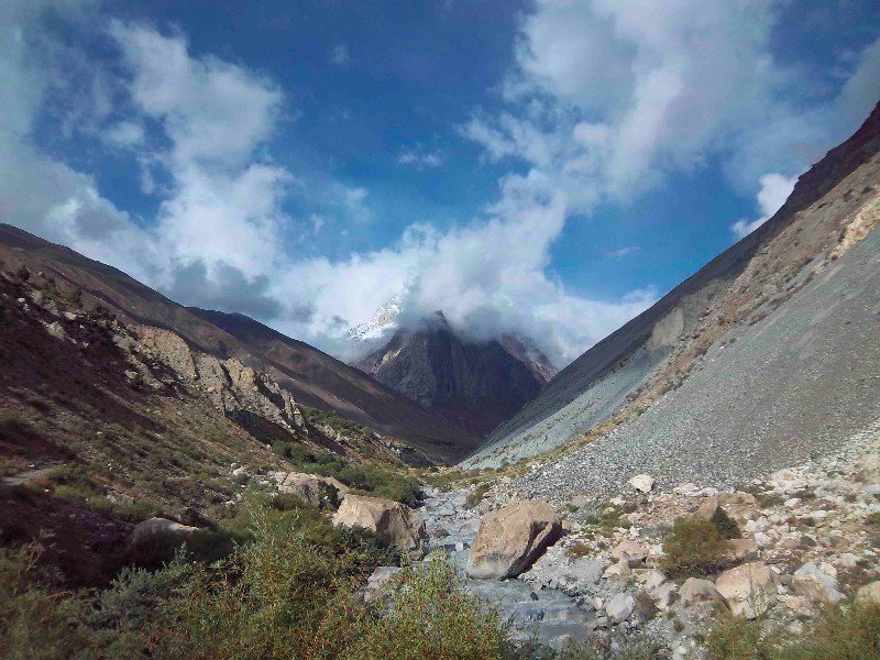 Track through narrow valley towards Tirich Mir base camp